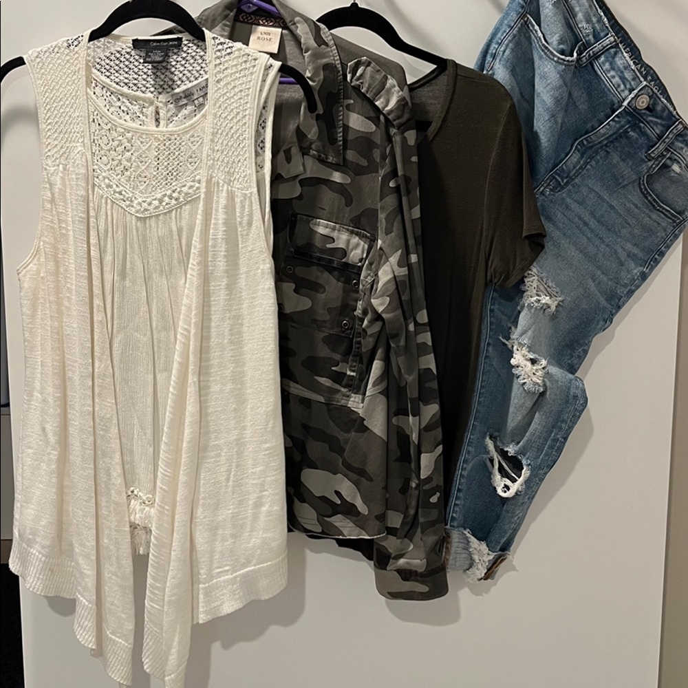 Womens lot of 5 pieces of clothing. Size 12-14